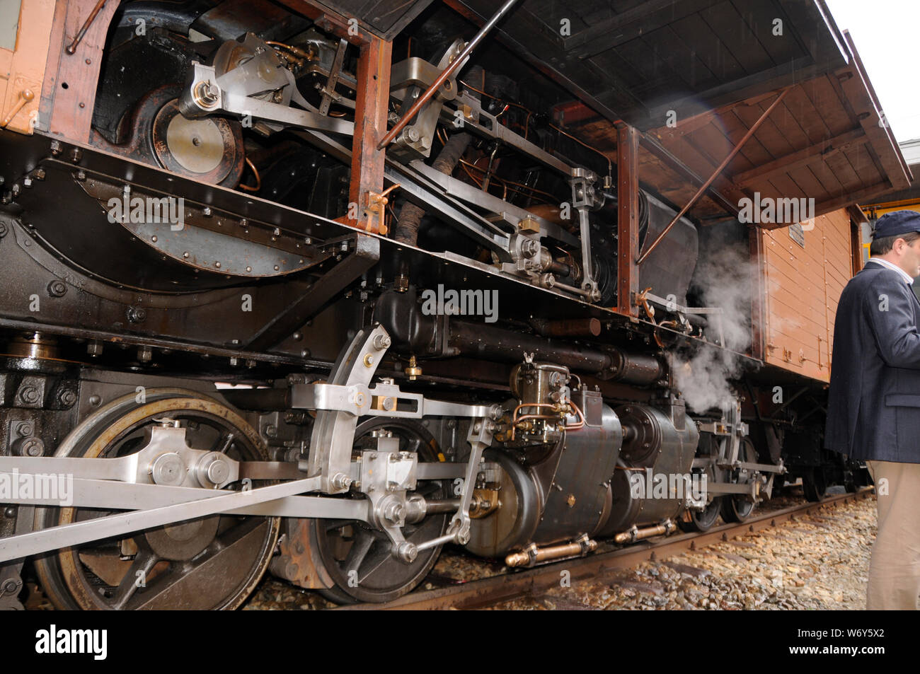 Schweiz: eine über 100 Jahre alte historische Lokomotive gezeigt am Bahnhof in Pontresina Stockfoto