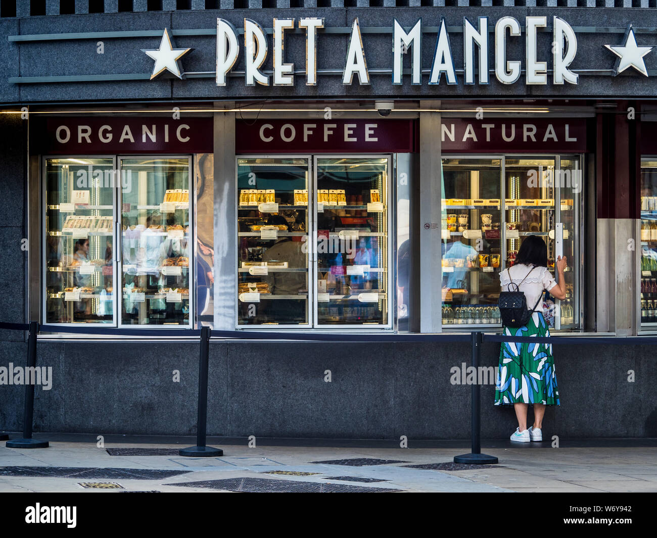 Pret a Manger Kiosk auf dem Londoner Bahnhof Kings Cross Stockfoto