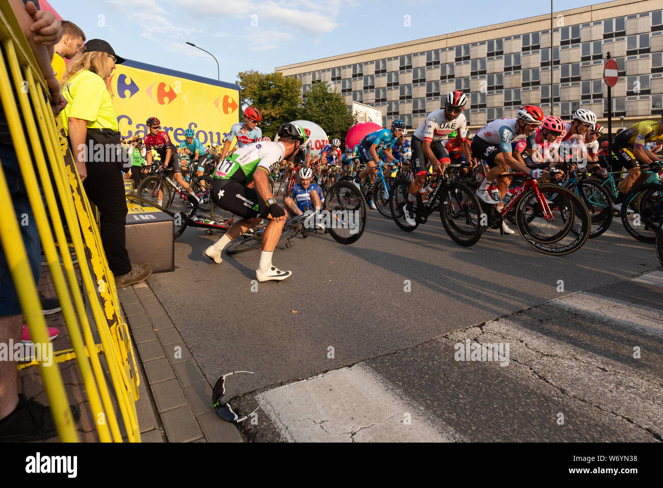 Krakau, Polen, 3. August 2019, Mark Cavendish schreit Pieter Serry nach Absturz während der ersten Stufe od Tour De Pologne - UCI World Tour radfahren. Credi Stockfoto