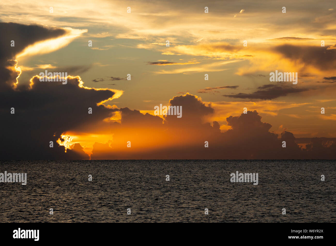 Sonnenuntergang über dem Golf von Mexiko von Venice Beach in Venice Florida Stockfoto