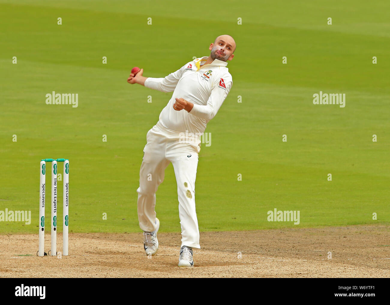 BIRMINGHAM, ENGLAND. 03. AUGUST 2019: Nathan Lyon von Australien Bowling bei Tag 3 der 1 Specsavers Asche Test Match, bei Edgbaston Cricket Ground, Birmingham, Großbritannien Stockfoto