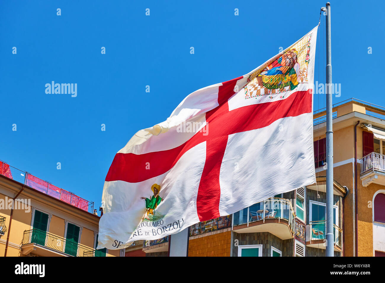 Flagge von Genua (Genova) Stadt im Wind, Ligurien, Italien Stockfoto