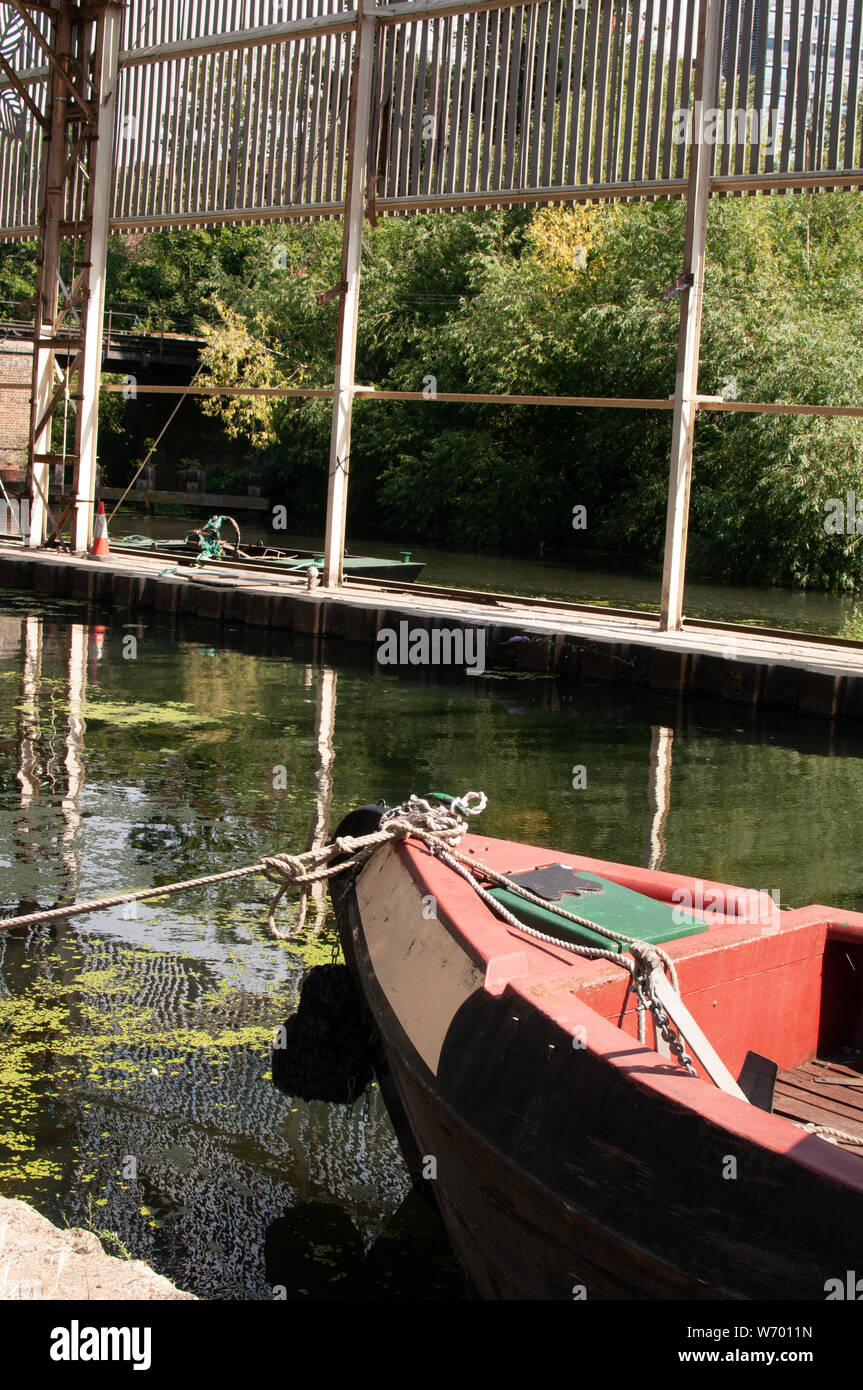 Boot in Brentford Lock London günstig Stockfoto