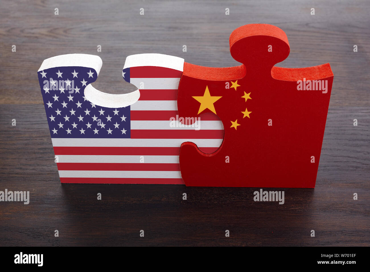 Puzzleteile mit der Flagge von China und den USA. Handelskrieg Konzept. Stockfoto