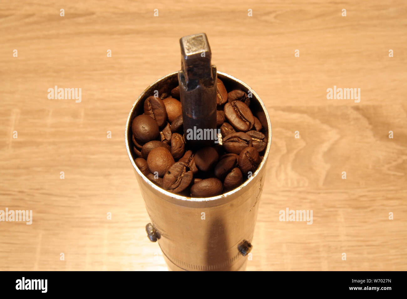 Retro Kaffee Mühle alte Kaffee Mühle Retro Stil Kaffee Mühle alte Mühle. Stockfoto