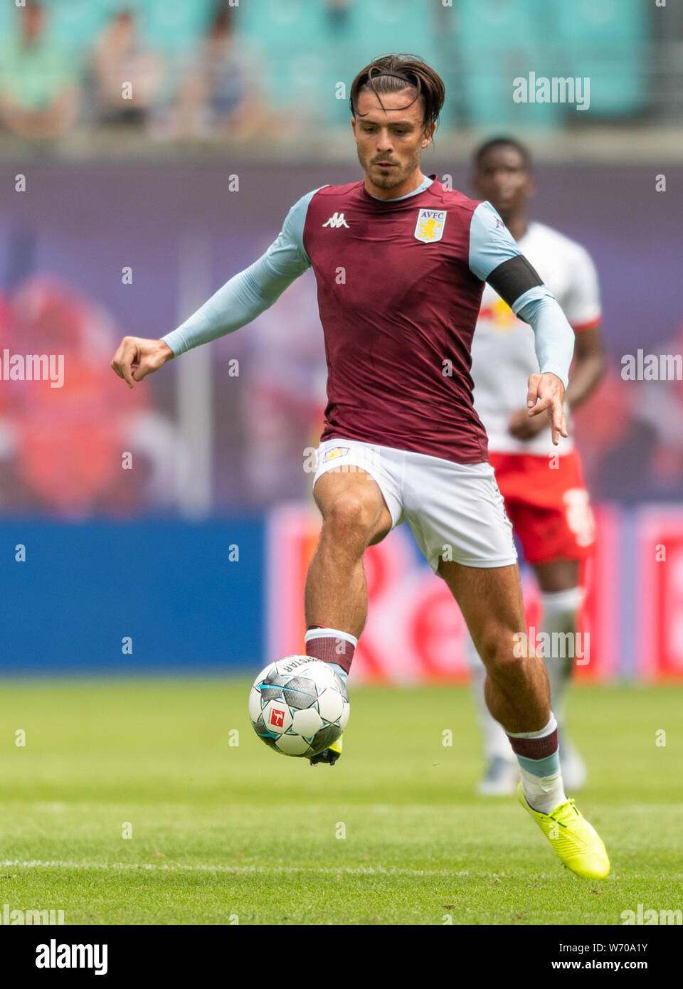 Leipzig, Deutschland. 03 Aug, 2019. Fussball: Testspiel, RB Leipzig - Aston Villa, in der Red Bull Arena in Leipzig. Jack Grealish von Aston Villa spielt den Ball. Credit: Robert Michael/dpa-Zentralbild/dpa/Alamy leben Nachrichten Stockfoto