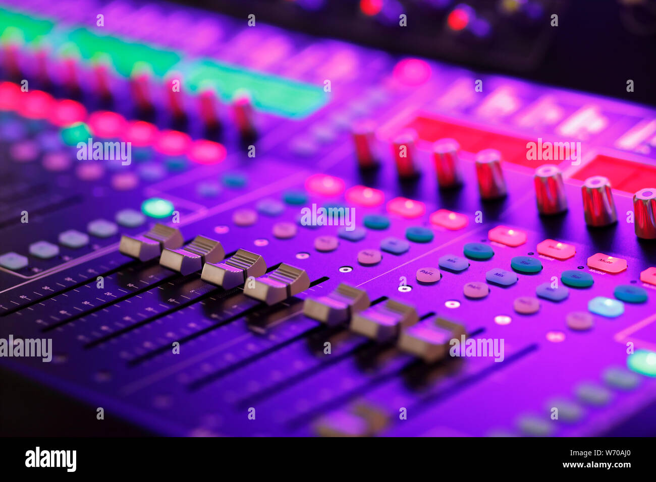 Professionelle digitale Audio Mixing System bei einem live Event. Selektive konzentrieren. Stockfoto