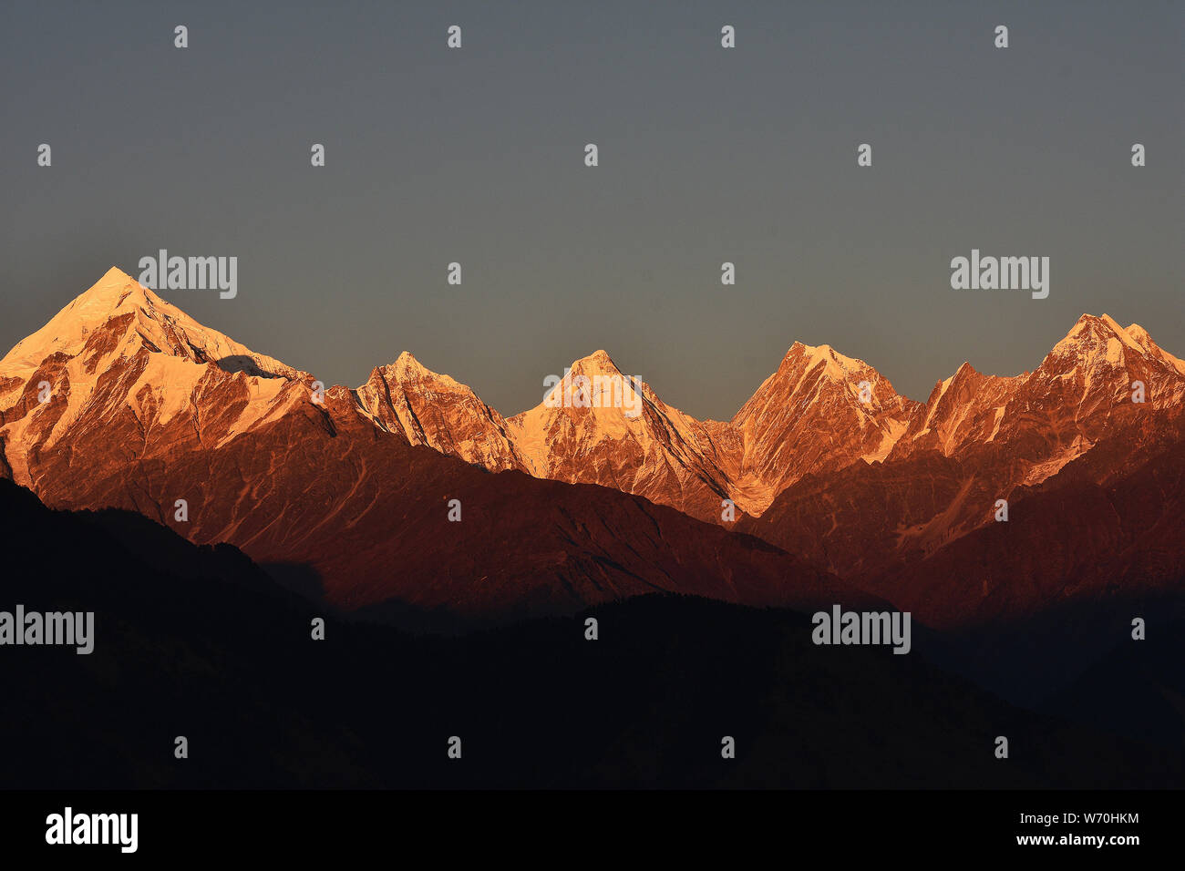 Panchchulli Peaks at Sunset, Himalayas, Munsiyari, Uttarakhand, Indien Stockfoto