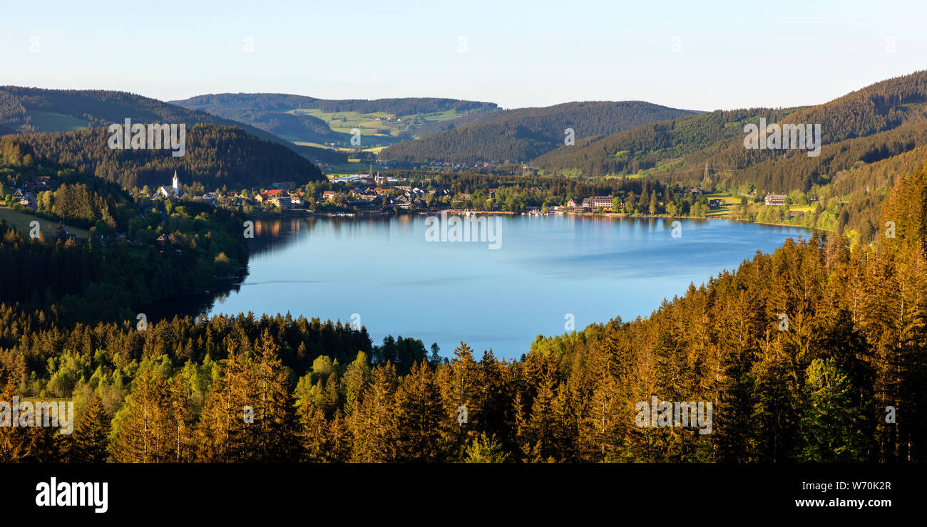 Titisee im Abendlicht, Schwarzwald, Schwarzwald, Baden-Württemberg, Deutschland Stockfoto