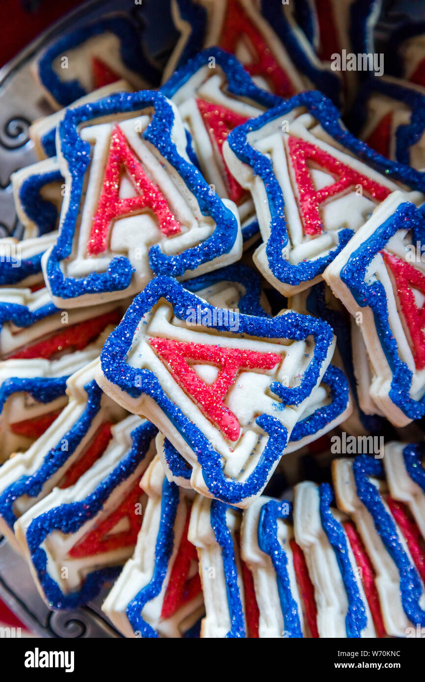 Rot, Weiß, Blau, Universität von Arizona ein Logo Sugar Cookies auf Dessert platter mit Cookie Stockfoto