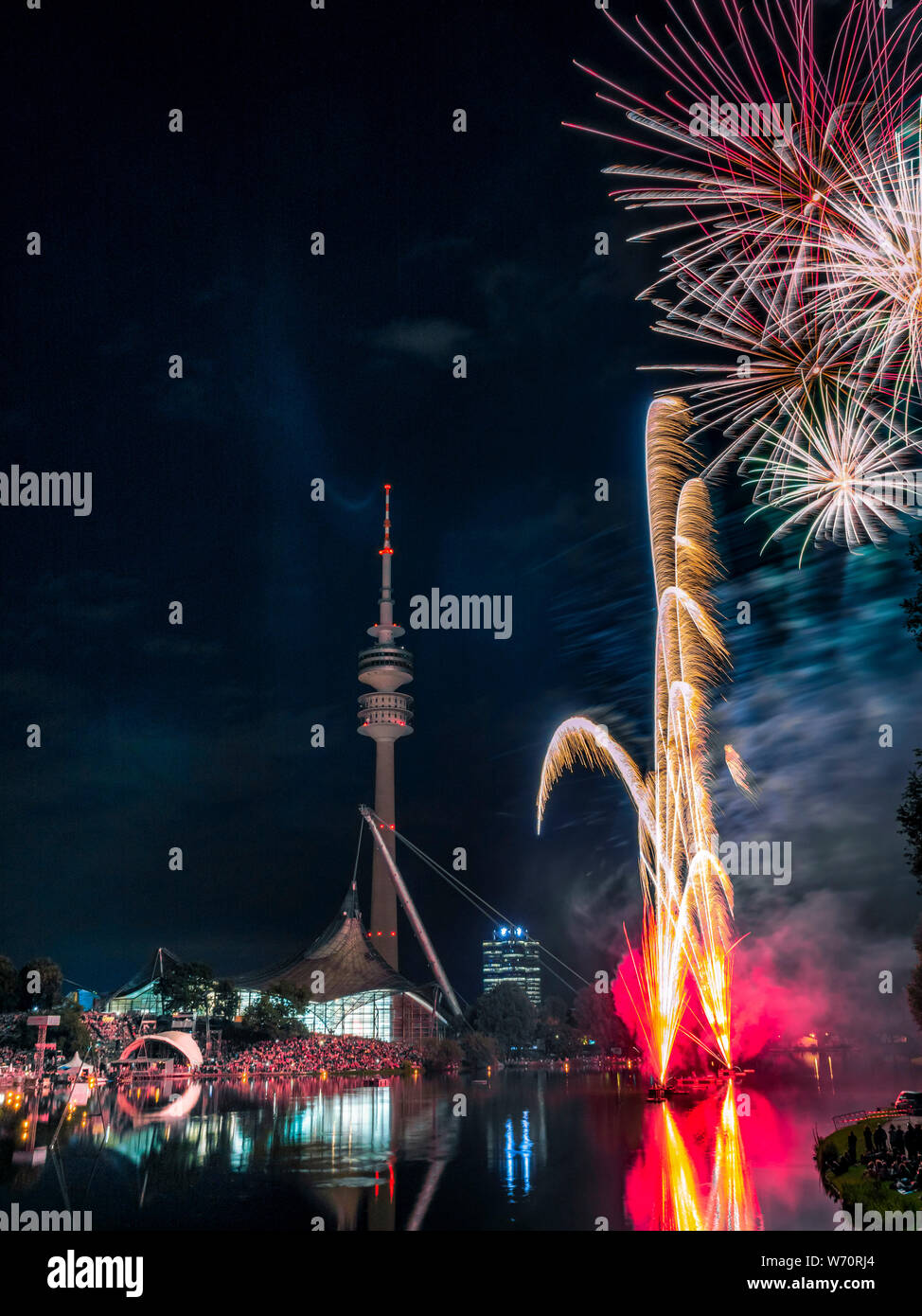 Feuerwerk im Olympiapark, München, Bayern, Deutschland, Europa Stockfoto