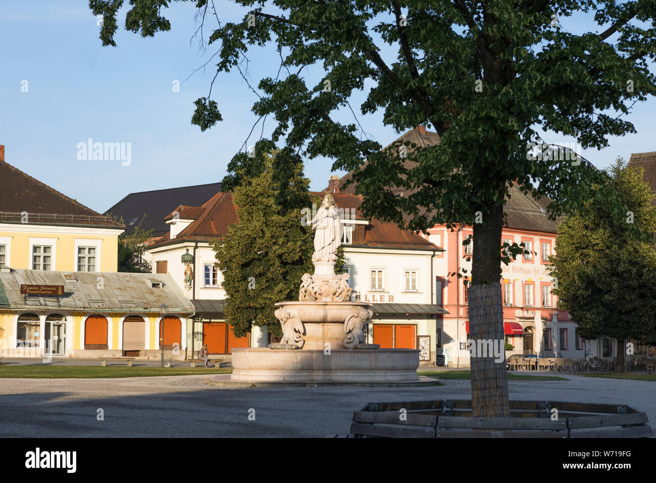 Berühmte Brunnen am Wallfahrtsort Altötting Platz in Deutschland Stockfoto