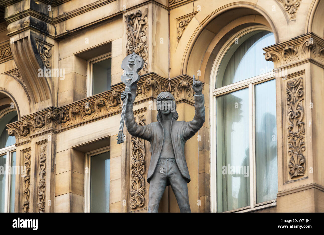 Paul McCartney Statue auf Hard Days Night Hotel in Liverpool Stockfoto