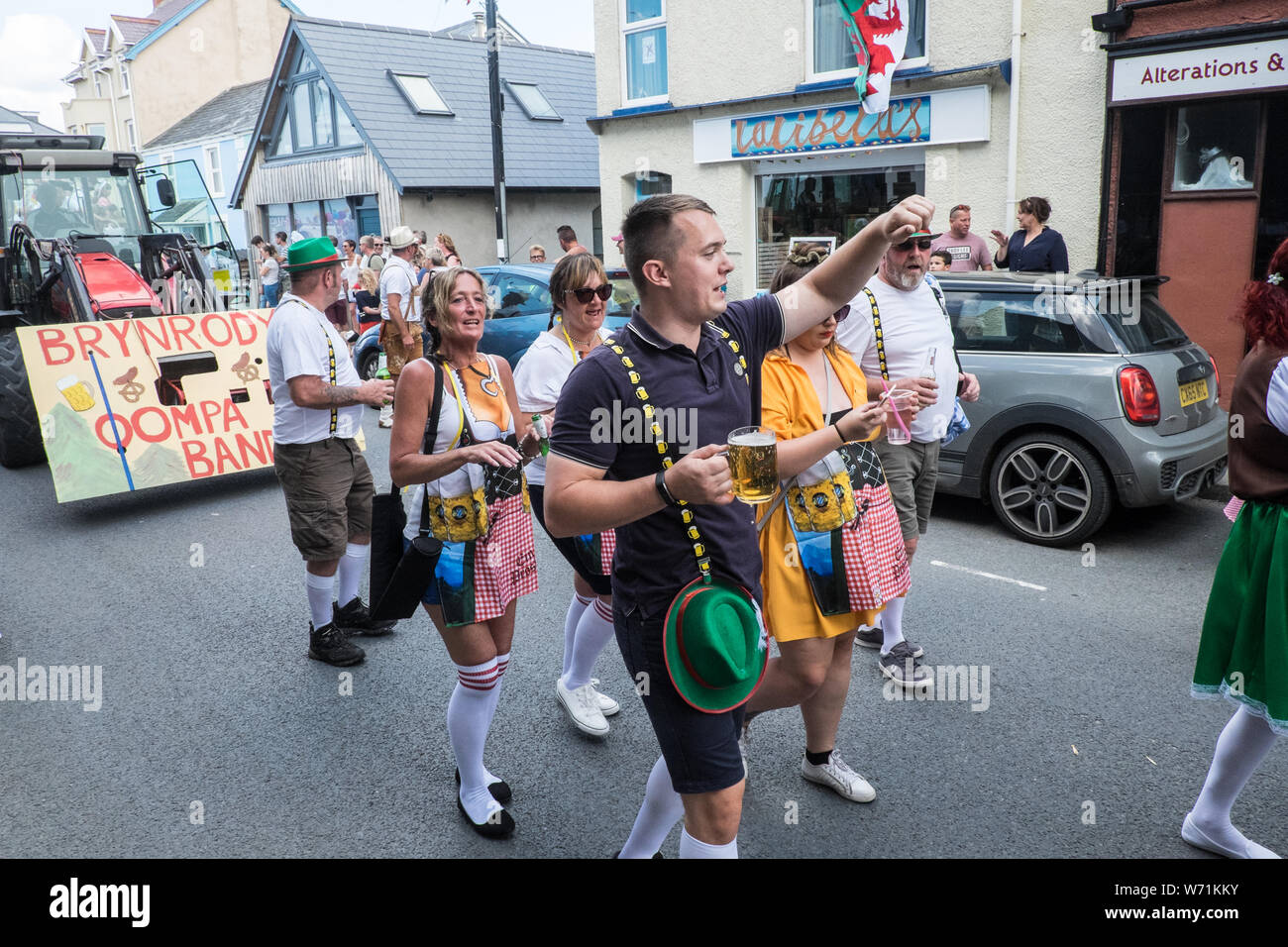 An, berühmt, am Meer, am Strand, Dorf, Stadt, Karneval, Parade, at, Borth Karneval, gehalten, jährlich, jährliche, Event, in, August, jeden, Sommer, in der Nähe von, Aberystwyth, Ceredigion, Stockfoto