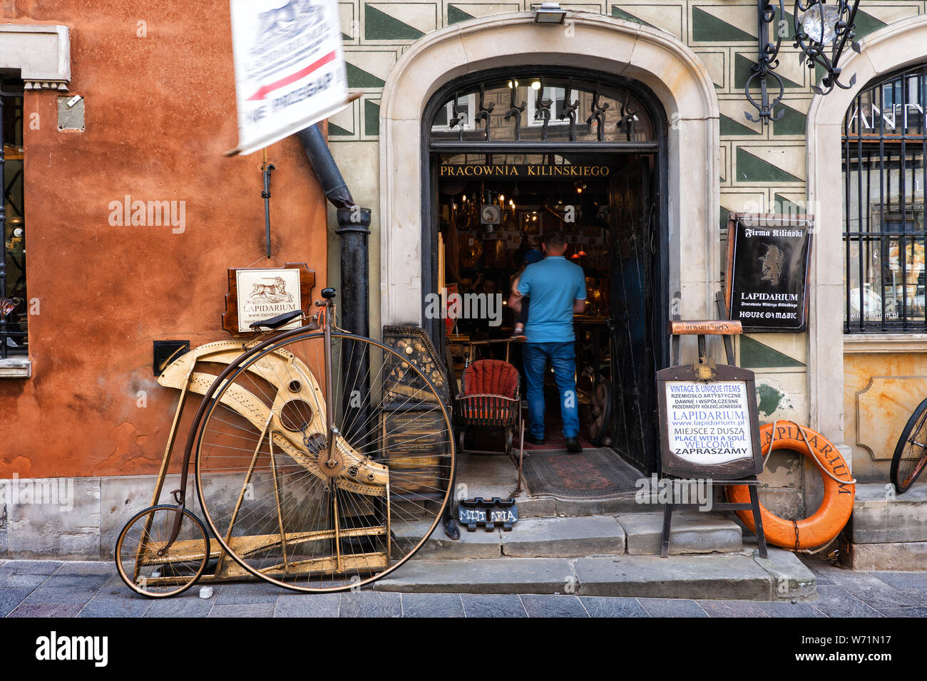 Lapidarium Antiquitätengeschäft in der Warschauer Altstadt Stadt in Polen, Vintage und einzigartige Gegenstände, alte und moderne Kunst Stockfoto