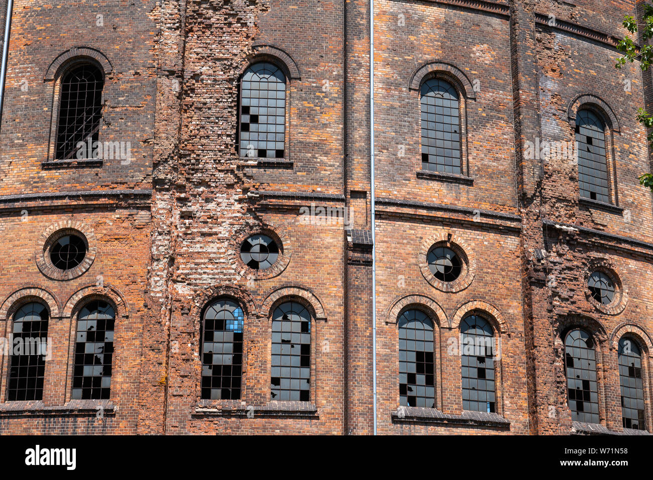Alte Gaswerk Gebäude beschädigte Fassade in Warschau, Polen Stockfoto