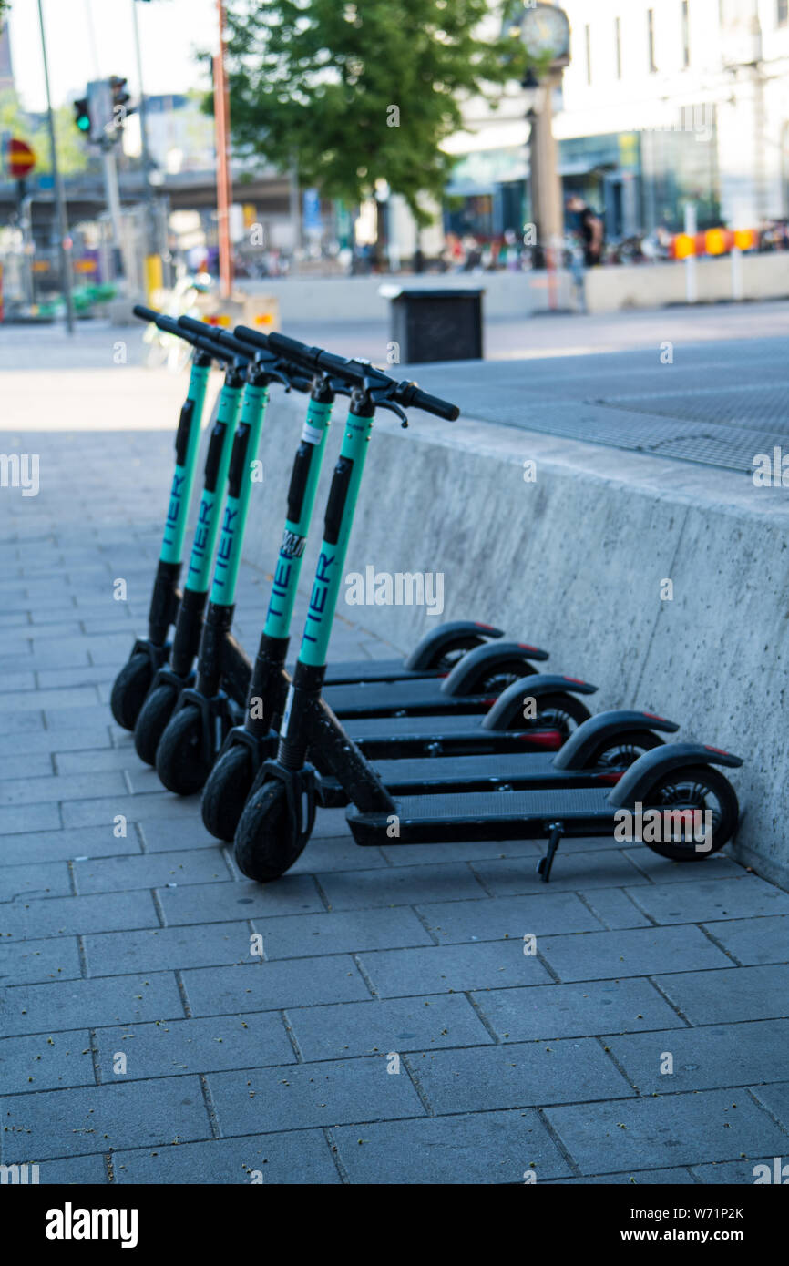 Elektroroller für die öffentliche Nutzung in einer Straße in Stockholm, Schweden. Zero Emission nachhaltigen Verkehr Stockfoto