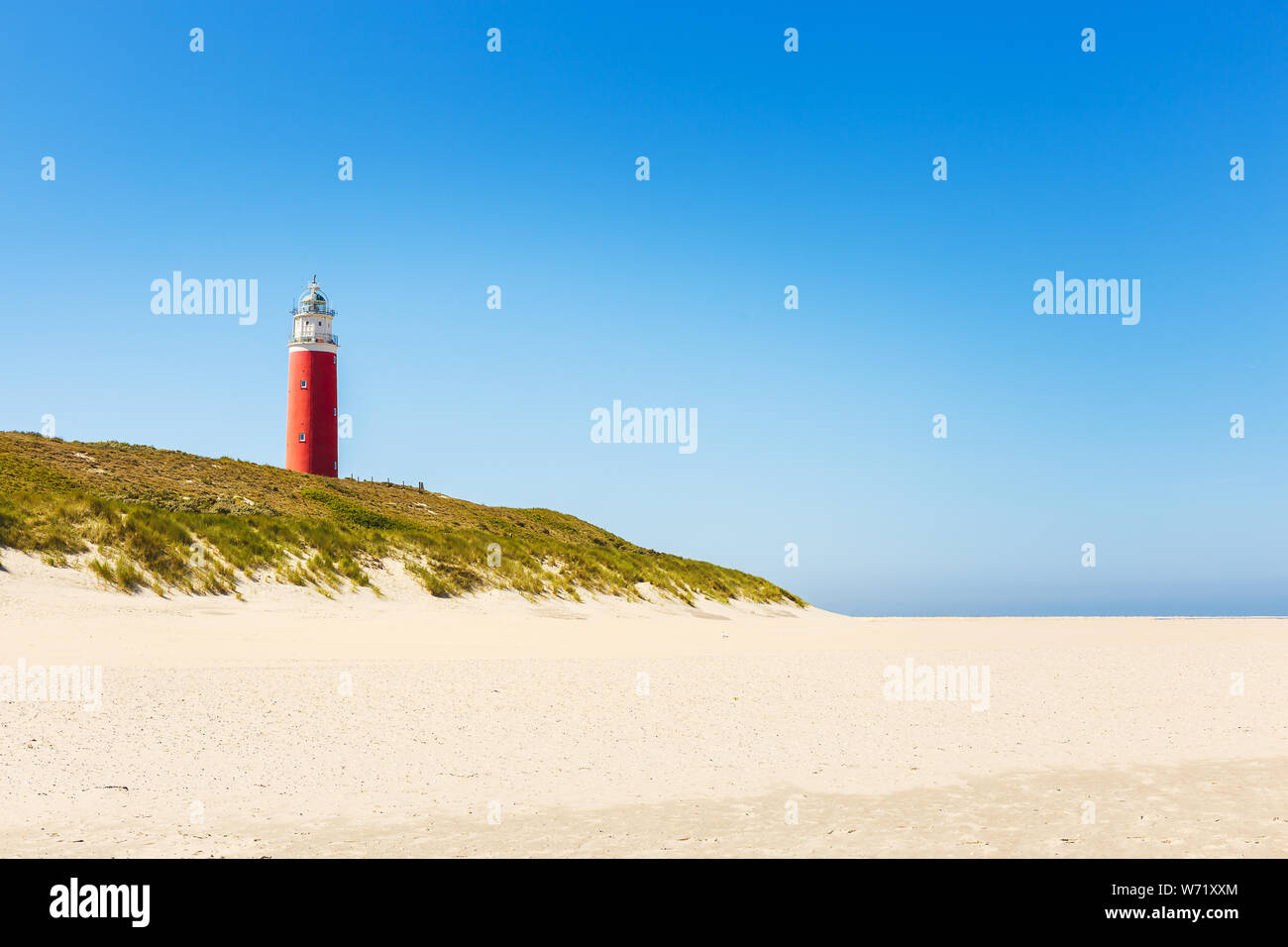 Der Leuchtturm Eierland am nördlichsten Punkt auf der Insel Texel. Es wurde 1864 erbaut und ist fast 35 Meter hoch. Stockfoto