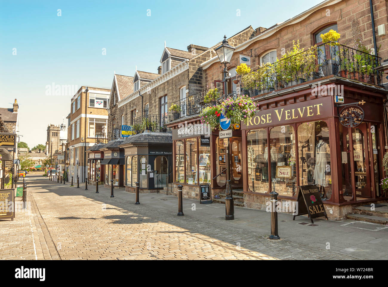 Montpellier Parade im Stadtzentrum von Harrogate, North Yorkshire, England, Großbritannien Stockfoto