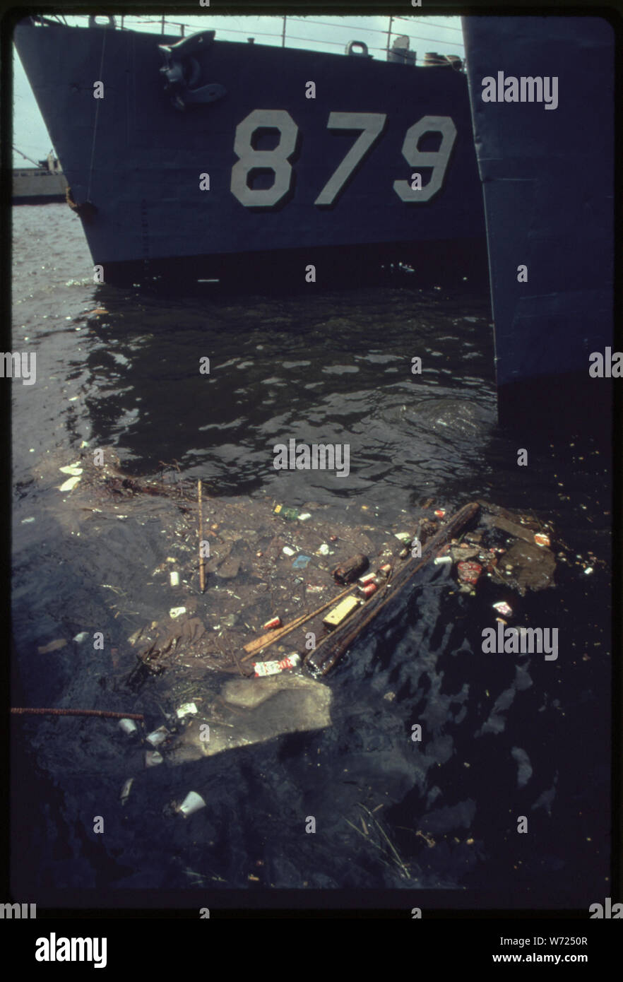 Entlastung und Müll am Navy Pier. Von 1983, DER FÖDERALEN WASSER CONTROL ACT ERFORDERT EINE STRENGE KONTROLLE DES SCHIFFS VERWEIGERN (VON DEN STANDORTEN AUSSTELLUNG.) Stockfoto