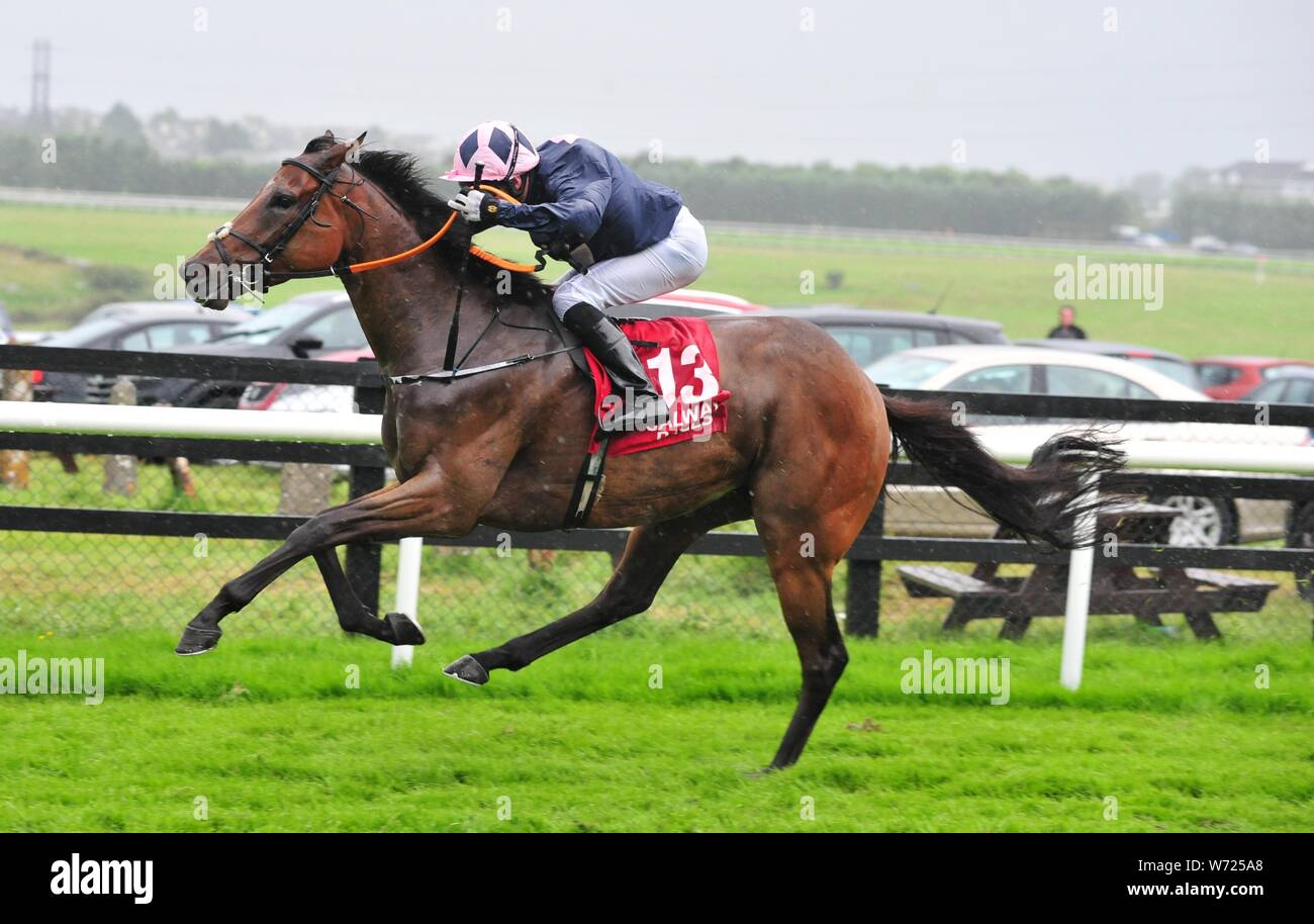 Laughifuwant geritten von seamie Heffernan gewinnt die Irische Hengst Farmen EBF" Ahonoora "Handicap bei Tag sieben der 2019 Summer Festival im Galway Pferderennbahn. Stockfoto