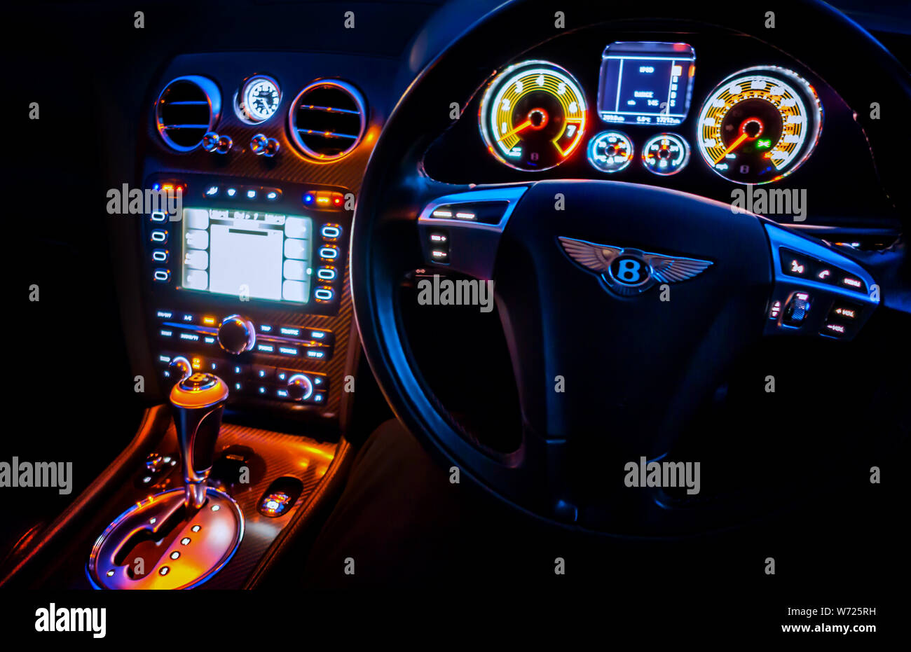 Bentley Continental GTC Supersport Innenraum bei Nacht Stockfoto