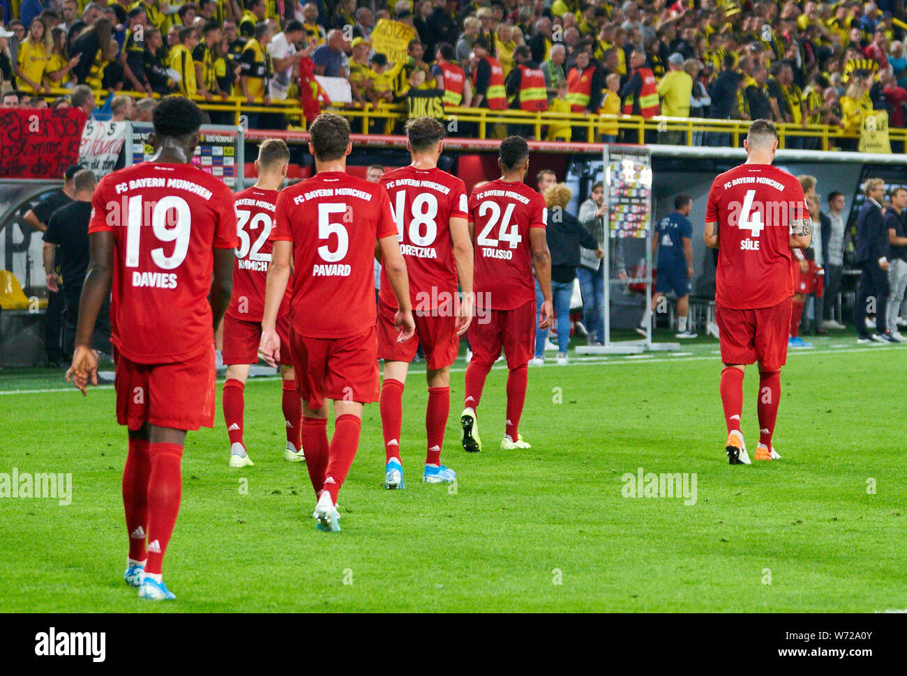 Alphonso Davies, FCB 19 Benjamin PAVARD, FCB 5 Joshua KIMMICH, FCB 32 Leon Goretzka, FCB 18 Corentin TOLISSO, FCB 24 Niklas SUELE, FCB 4 traurig, enttäuscht, wütend, Emotionen, Enttäuschung, Frustration, Frustration, Traurigkeit, Verzweiflung, Hoffnungslosigkeit, Borussia Dortmund - FC BAYERN MÜNCHEN 2-0 DFL-Bestimmungen verbieten die Verwendung von Fotografien als BILDSEQUENZEN UND/ODER QUASI-VIDEO. DFL SUPERCUP, Finale 1. Deutsche Fußball Liga, Spieltag in Dortmund, August 03, 2019, Saison 2019/2020 © Peter Schatz/Alamy leben Nachrichten Stockfoto
