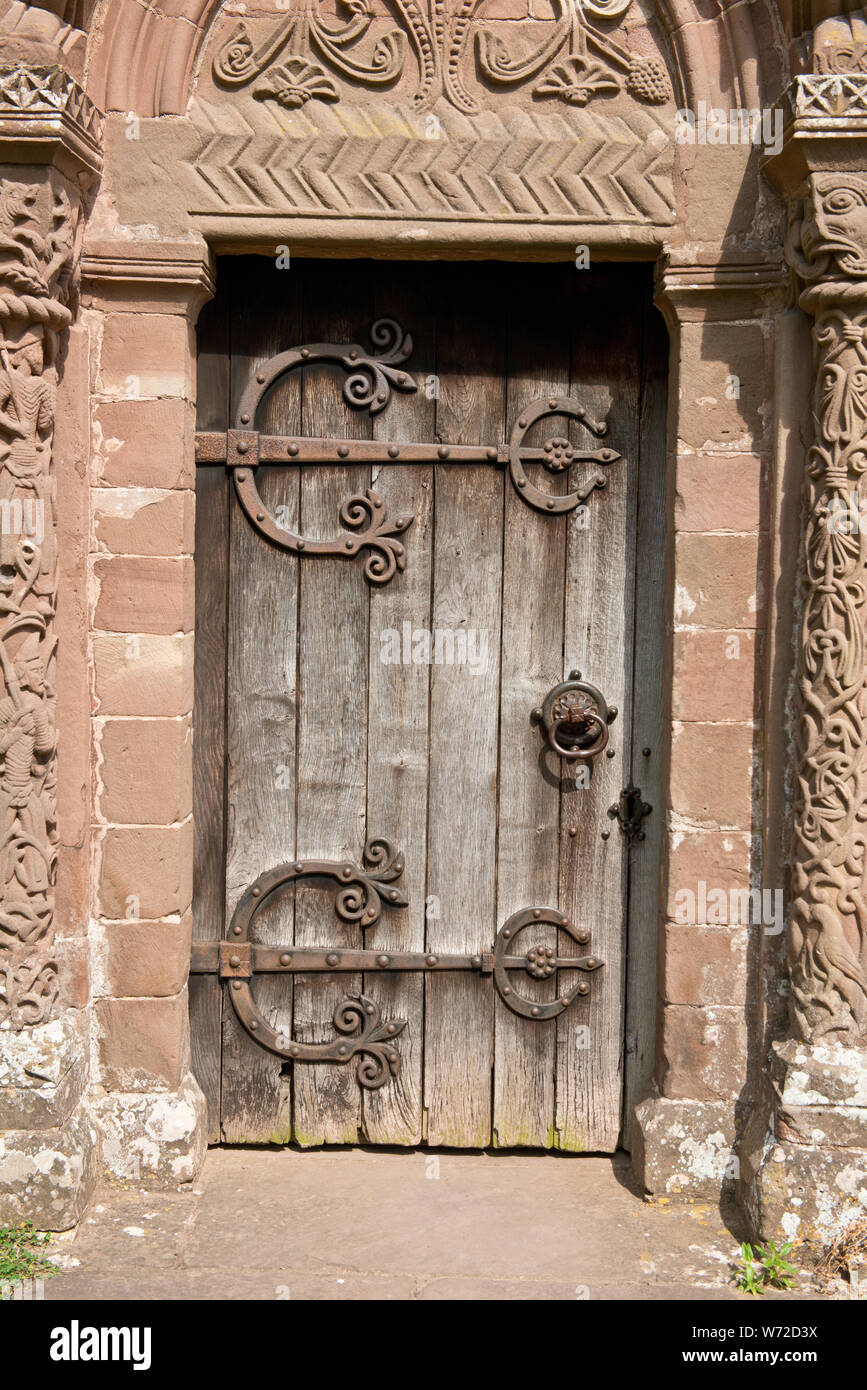 Kunstvolle Holz- Süd Tür. Kirche St. Maria und St. David, Kilpeck, Herefordshire Stockfoto