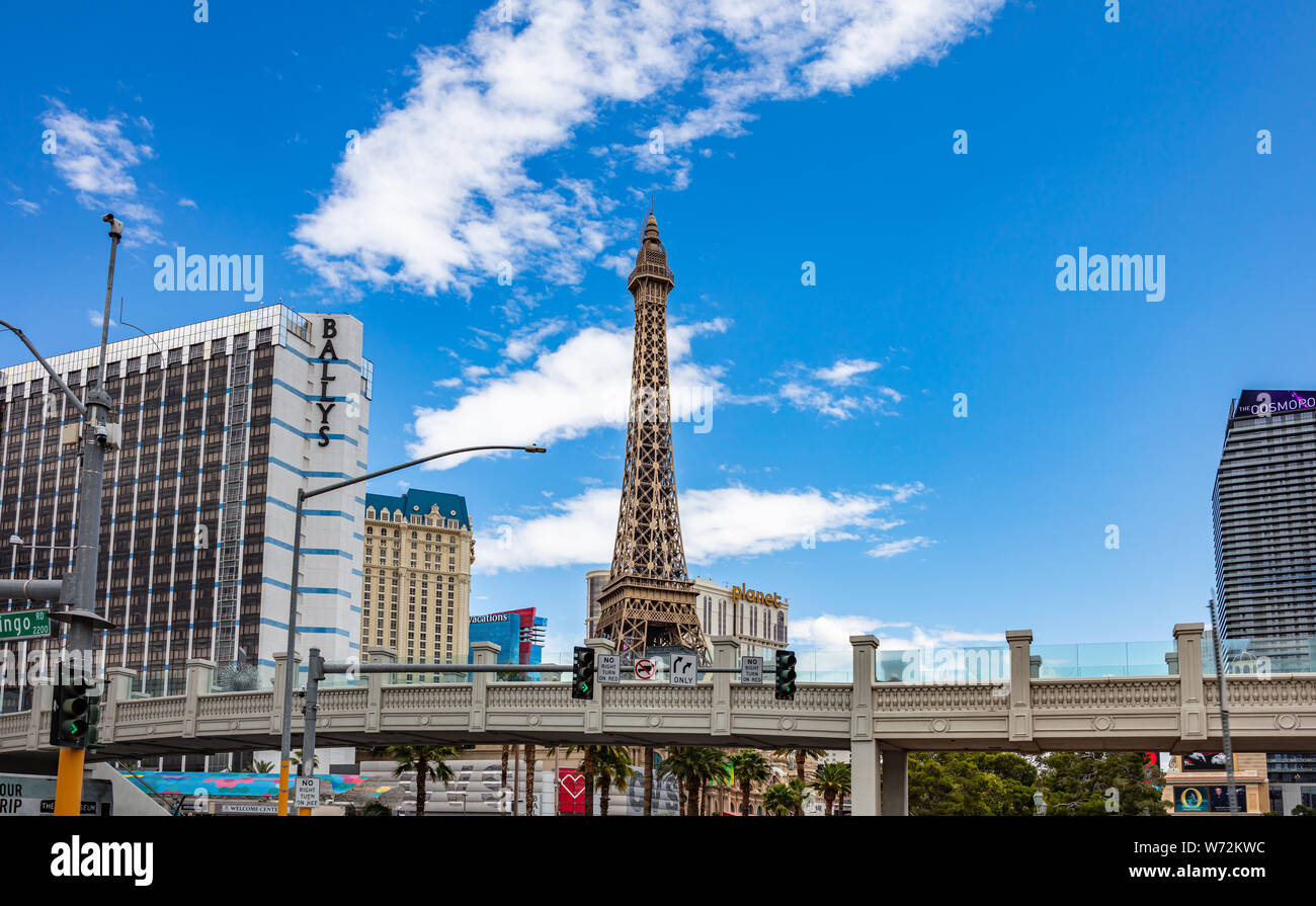 In Las Vegas, Nevada, USA. 27. Mai 2019. Las Vegas Gebäude in den Morgen. Sonniger Frühlingstag, blauer Himmel Stockfoto