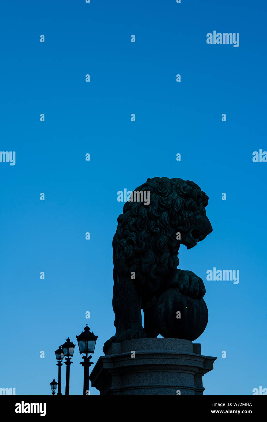 Lion Statue vor dem Königlichen Palast, Stockholm, Schweden Stockfoto