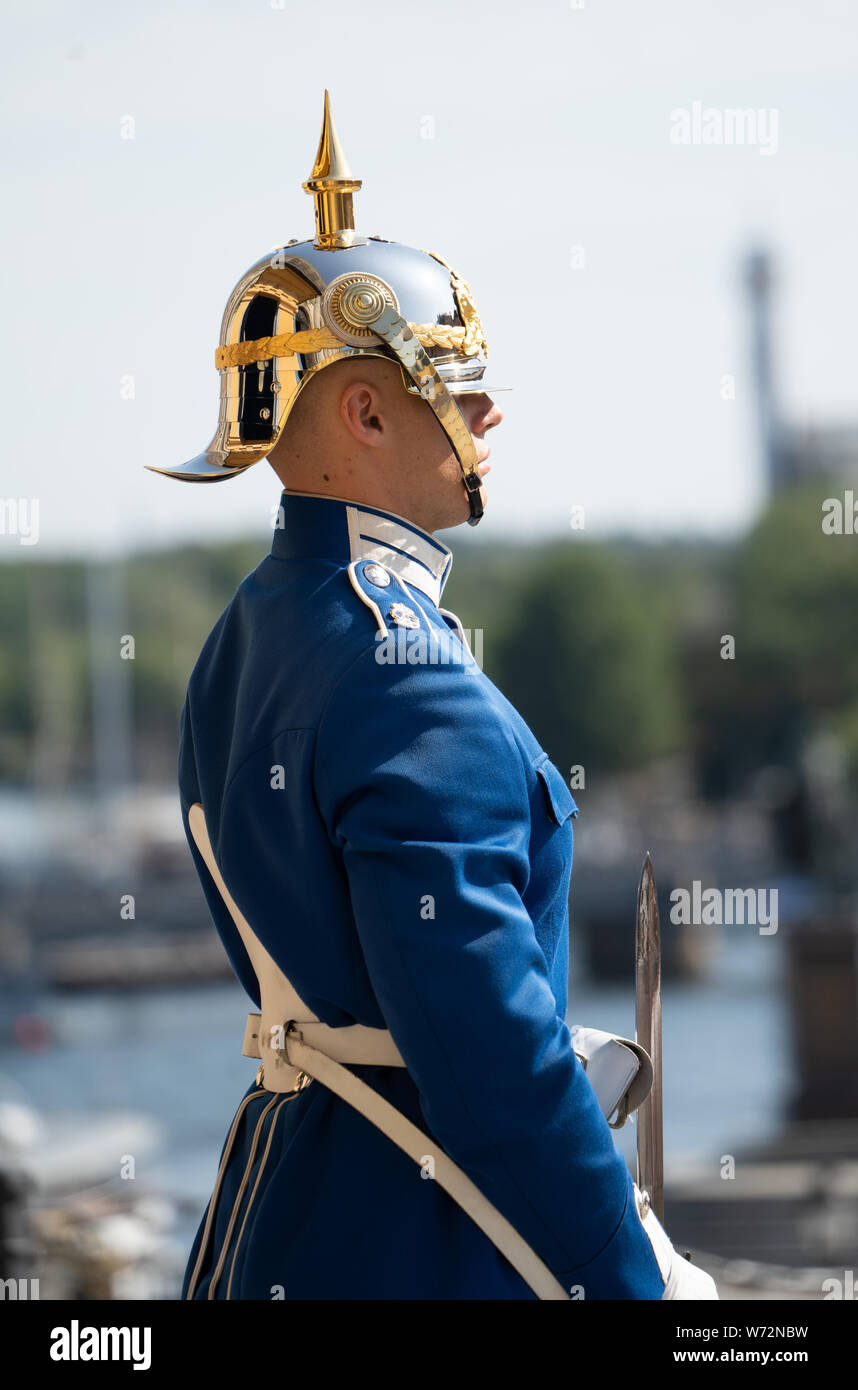 Royal Guards (högvakten) Seitenansicht, des Königs von Schweden Kavallerie und Infanterie Wachen der Ehre der schwedischen Streitkräfte Stockfoto