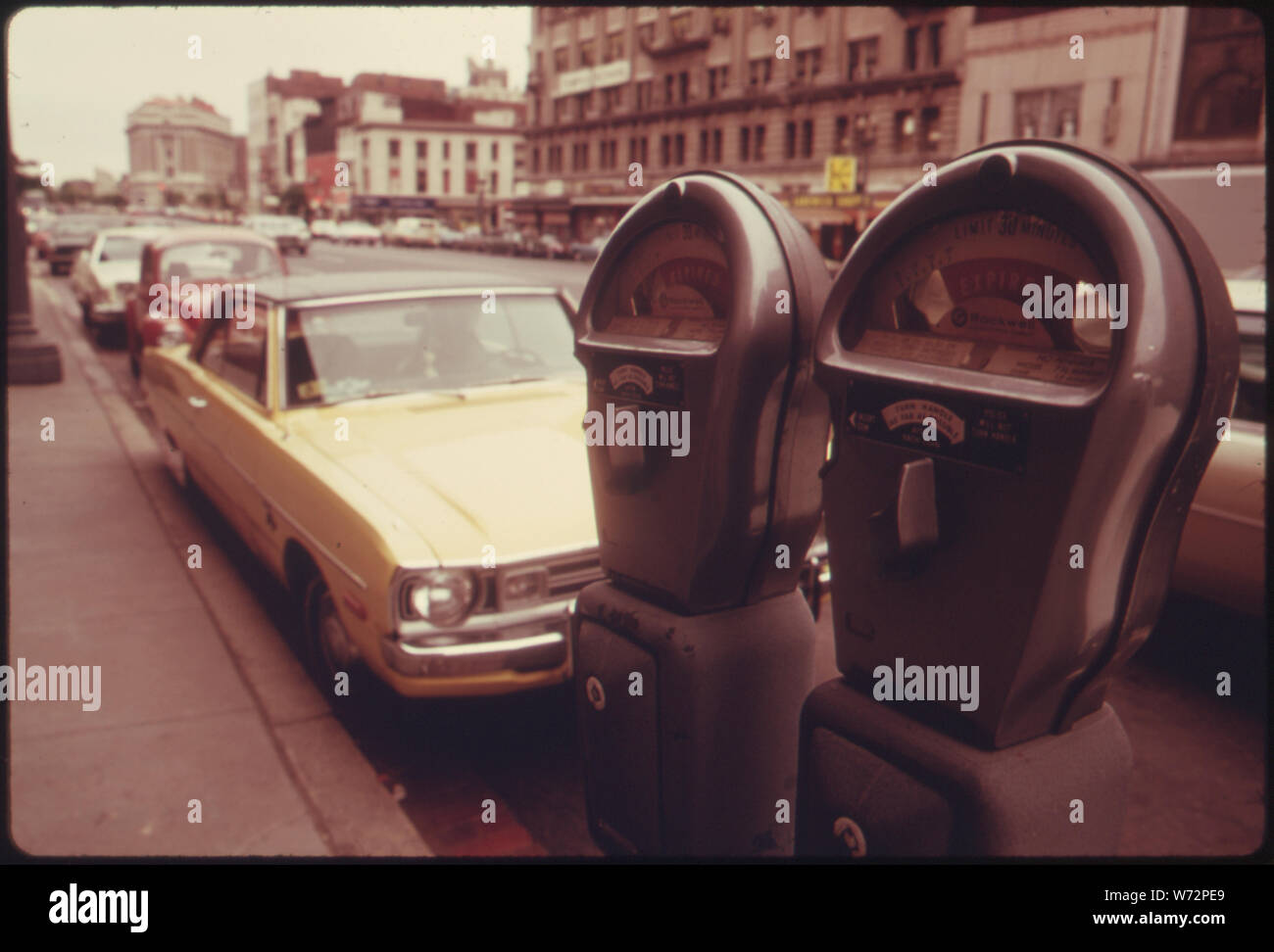 Keine TICKETS FÜR DIE ÜBERSTUNDEN PARKEN WURDEN IN WASHINGTON, DISTRICT OF COLUMBIA, WÄHREND EIN BUS Streiks im Mai, 1974. Rund 250.000 Menschen wurden gezwungen zu finden, alternative Methoden der Transport in der Regel DAS AUTO. Monumentale STAUS GEFÜHRT, DA DIE FAHRER gelernt, es waren mehr Autos als Parkplätze rechtlich. Als Ergebnis SIE VERWENDETEN, BUSSPUREN, Bürgersteige, DAS GRAS UND DIE ANDEREN ÜBLICHEN ILLEGALEN ORTEN. Die METRO BUS SYSTEM MELDET 1.800 Busse sind in der Regel während der STOSSZEITEN Stockfoto
