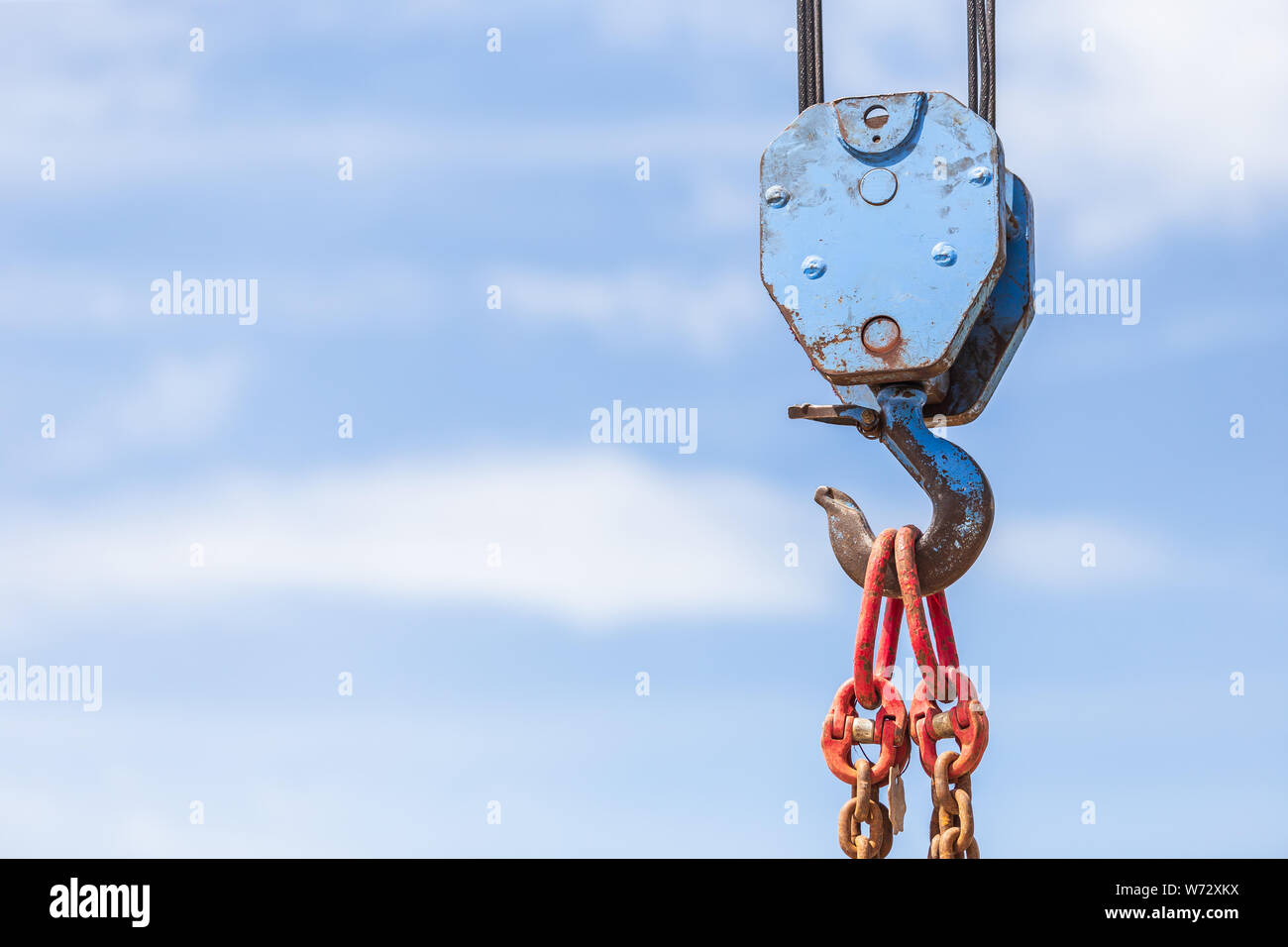 Bauarbeiter entladen konkrete Beteiligung von Lkw in der Baustelle Stockfoto
