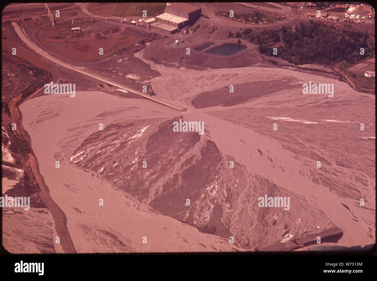 Der BERGBAUUNTERNEHMEN TACONITE WERK IN SILVER BAY. Norden FÖRDERBAND RUTSCHE EINLEITUNGEN TACONITE ÜBERKEHR IN LAKE SUPERIOR Stockfoto