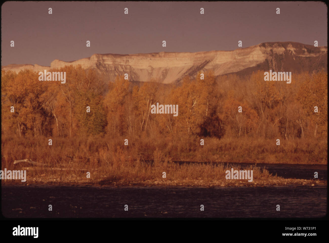 Gewehr, DER WICHTIGSTEN STADT DER Piceance Basin ist auf dem Colorado River. Die Stadt liegt an der Kreuzung der US 6 (I-70) und Colorado 13, sowohl wichtige Autobahnen Stockfoto