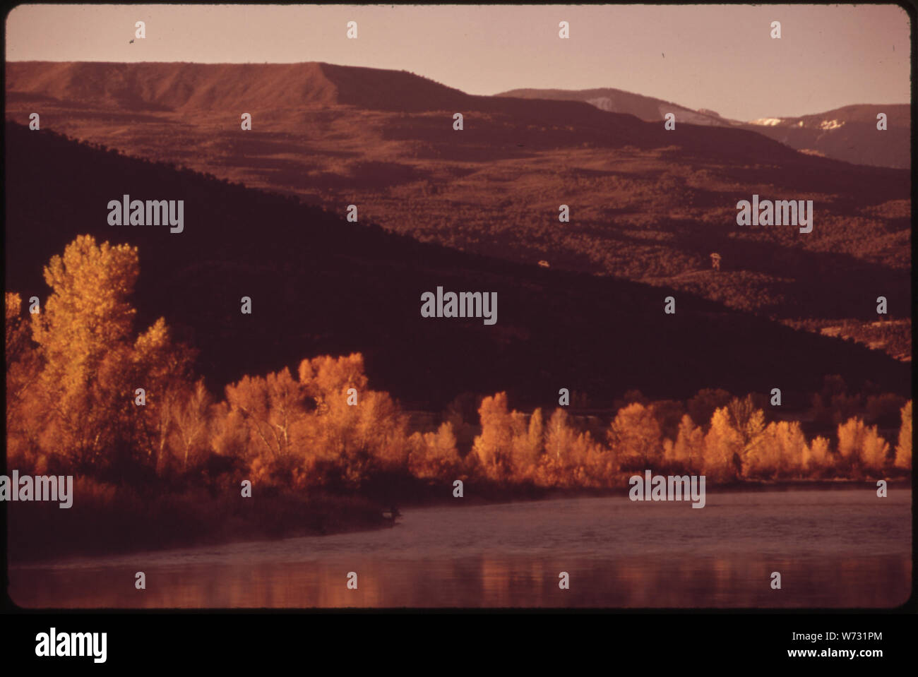 Gewehr, DER WICHTIGSTEN STADT DER Piceance Basin ist auf dem Colorado River. Die Stadt liegt an der Kreuzung der US 6 (I-70) und Colorado 13, sowohl wichtige Autobahnen Stockfoto