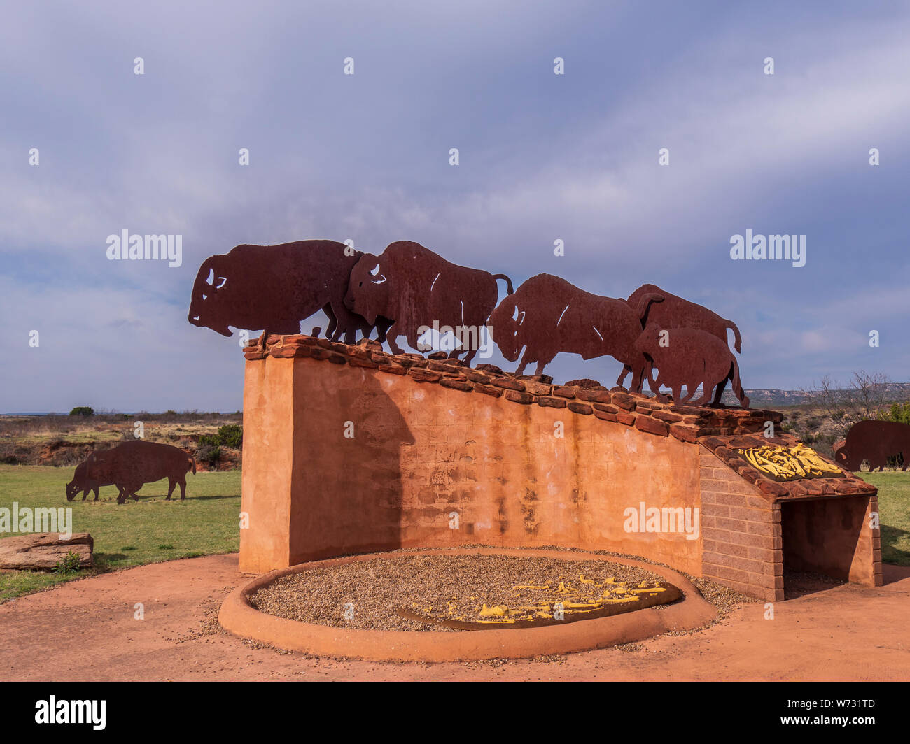 Zweidimensionale bison Skulpturen, Interpretative Center, Caprock Canyons State Park, Quitaque, Texas. Stockfoto