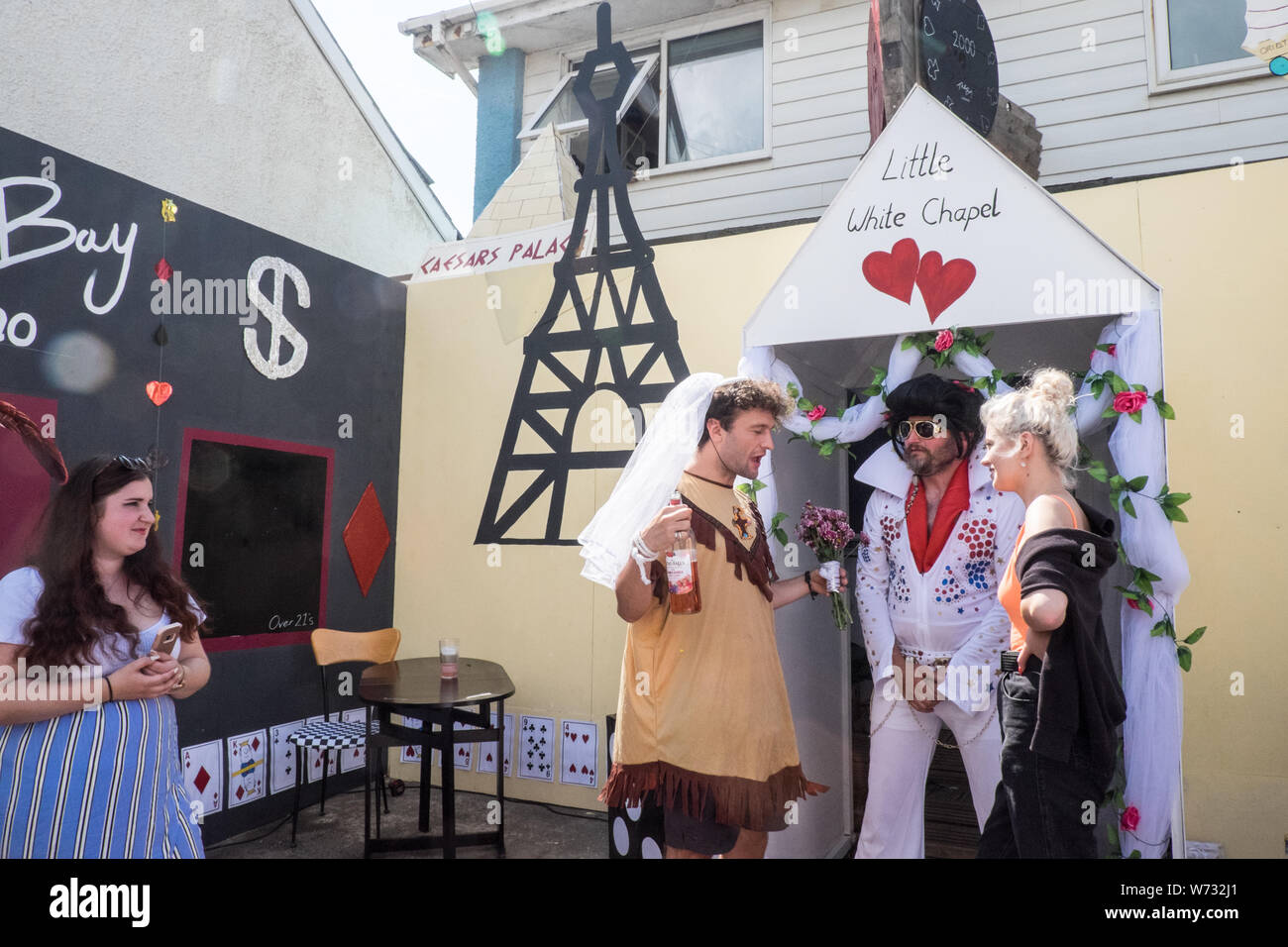 An, berühmt, am Meer, am Strand, Dorf, Stadt, Karneval, Parade, at, Borth Karneval, gehalten, jährlich, jährliche, Event, in, August, jeden, Sommer, in der Nähe von, Aberystwyth, Ceredigion, Stockfoto An, berühmt, am Meer, am Strand, Dorf, Stadt, Karneval, Parade, at, Borth Karneval, gehalten, jährlich, jährliche, Event, in, August, jeden, Sommer, in der Nähe von, Aberystwyth, Ceredigion, Stockfoto
