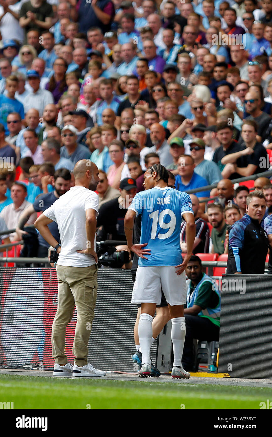 London, Großbritannien. 04 Aug, 2019. Leroy Sane von Manchester City verlässt das Feld während des 2019 FA Community Shield Match zwischen Liverpool und Manchester City im Wembley Stadion, London, England am 4. August 2019. Foto von Carlton Myrie. Nur die redaktionelle Nutzung, eine Lizenz für die gewerbliche Nutzung erforderlich. Keine Verwendung in Wetten, Spiele oder einer einzelnen Verein/Liga/player Publikationen. Credit: UK Sport Pics Ltd/Alamy leben Nachrichten Stockfoto