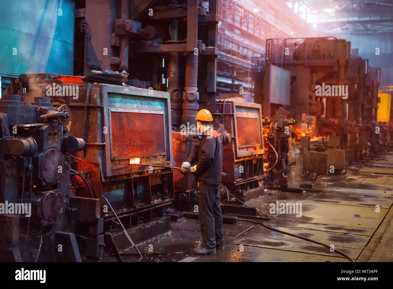 Arbeitnehmer in der stahlunternehmens metallurgischen Industrie. Stockfoto