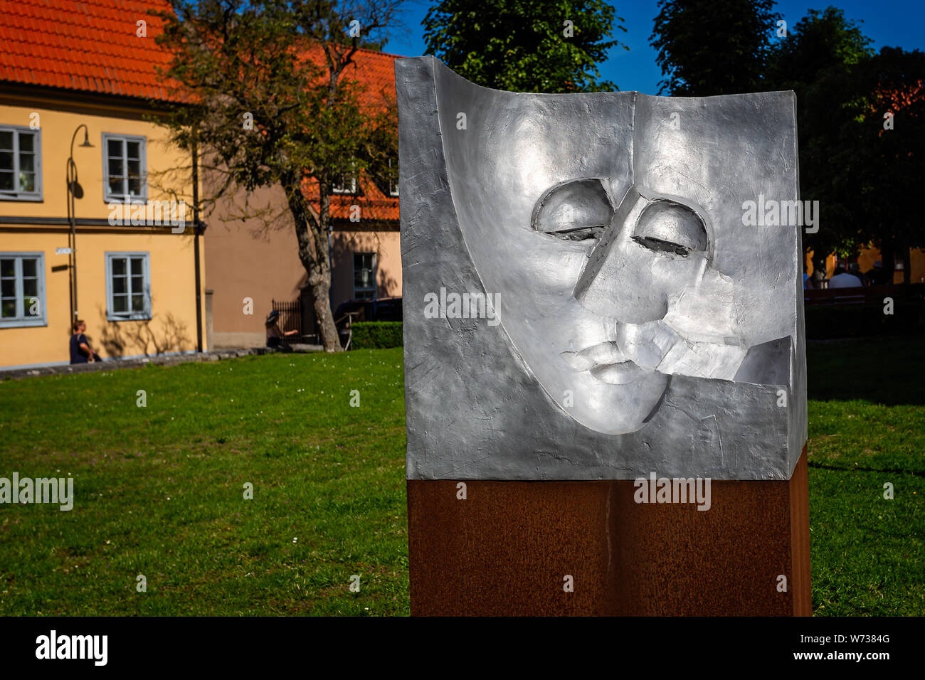 Aluminium Skulptur von Ann Wolff außerhalb von St. Mary's Kathedrale in Visby, Gotland, Schweden am 20. Juli 2019 Stockfoto