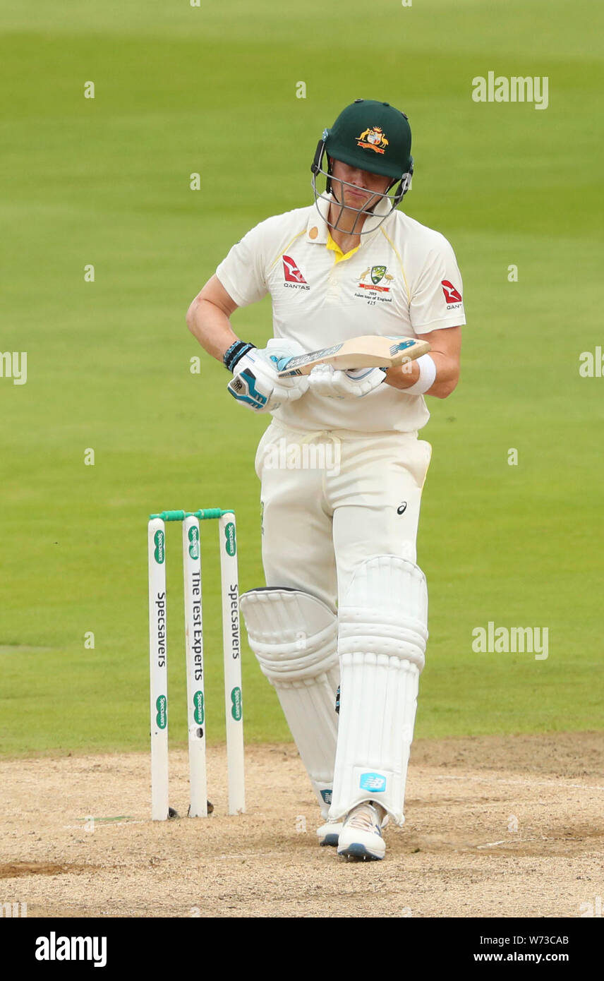 BIRMINGHAM, ENGLAND. 04.August 2019: Steve Smith von Australien reagiert, nachdem er einen Schuß während Tag 3 der 1 Specsavers Asche Test Match, bei Edgbaston Cricket Ground, Birmingham, England. Stockfoto