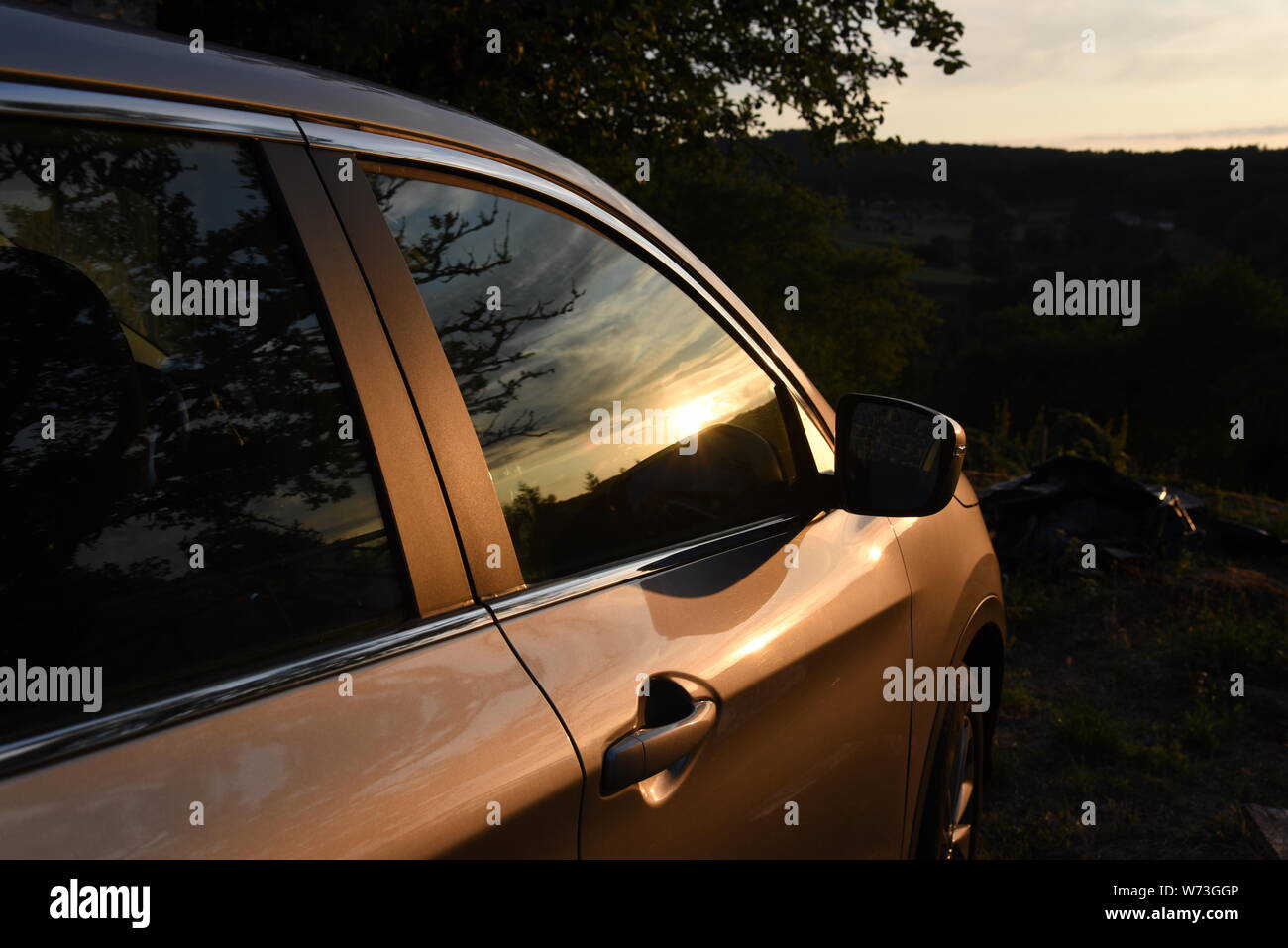 Oben auf dem Dach mit Rest des Frames Himmel. Stockfoto