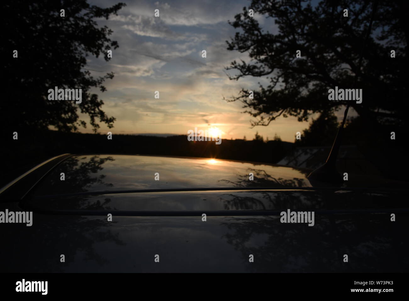 Oben auf dem Dach mit Rest des Frames Himmel. Stockfoto