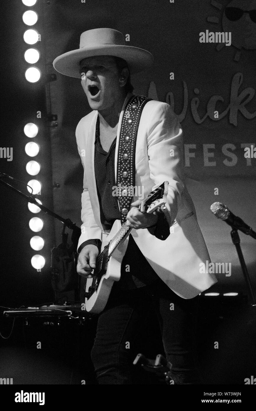 Kiefer Sutherland auf der Bühne mit seiner Band beim Wickham Festival 2019 Stockfoto