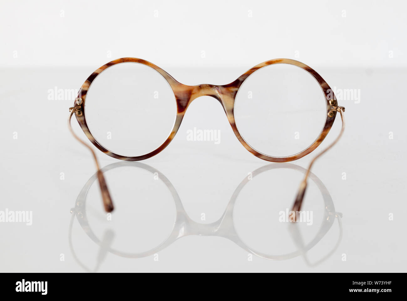 Ein Vintage Pair von Schildpatt Brillen oder Brillen Stockfoto