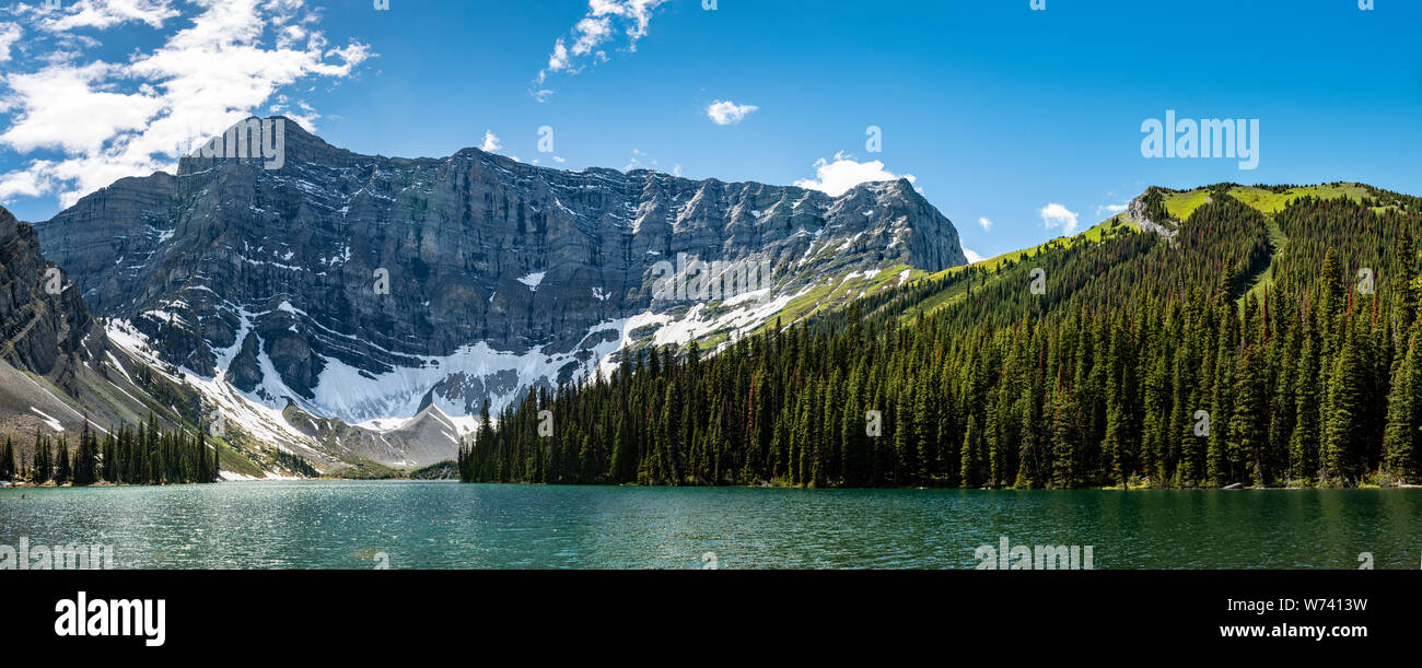 Panoramablick auf die kanadischen Rockies in Kananaskis Country, Alberta, Kanada Stockfoto