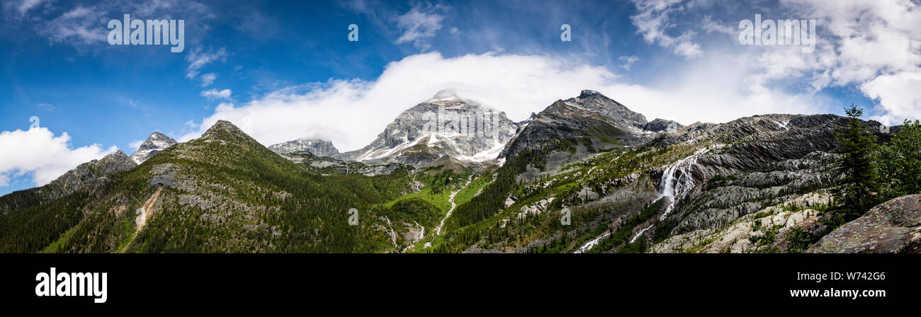 Panoramablick auf die kanadischen Rockies im Glacier National Park, British Columbia, Kanada Stockfoto