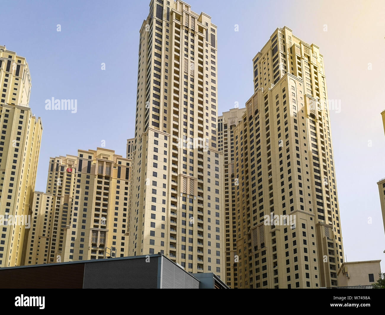 JBR, Jumeirah Beach Resort, eine neue touristische Attraktion Gegend mit Geschäften, Restaurants und Wohnungen Wolkenkratzer in Dubai, Vereinigte Arabische Emirate Stockfoto