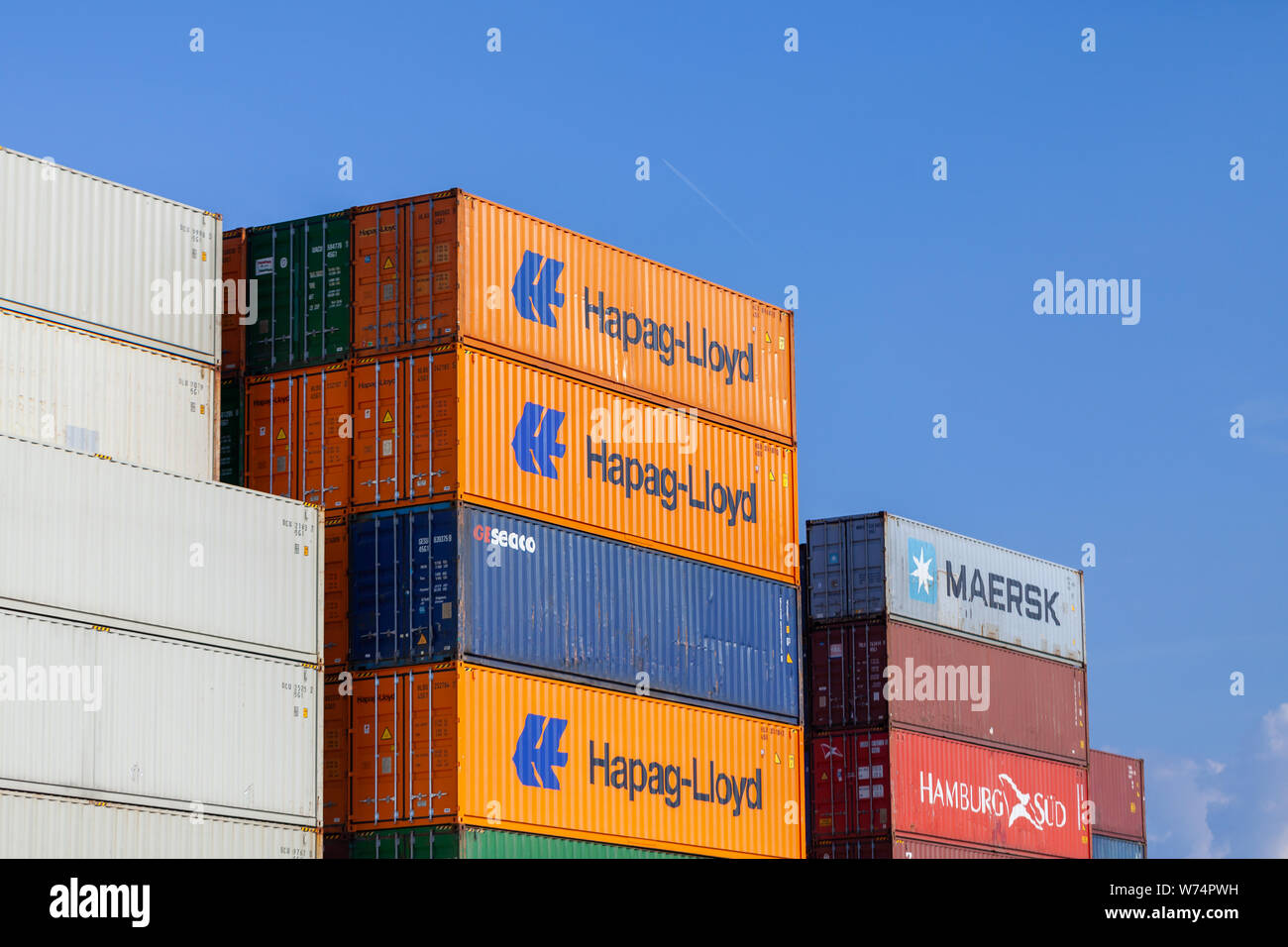 Nürnberg/Deutschland - August 4, 2019: Container steht auf TriCon Container-terminal Nürnberg. Stockfoto